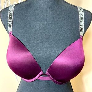 NWT Victorias Secret Push Up Bra. Back closure size (34DDD)
